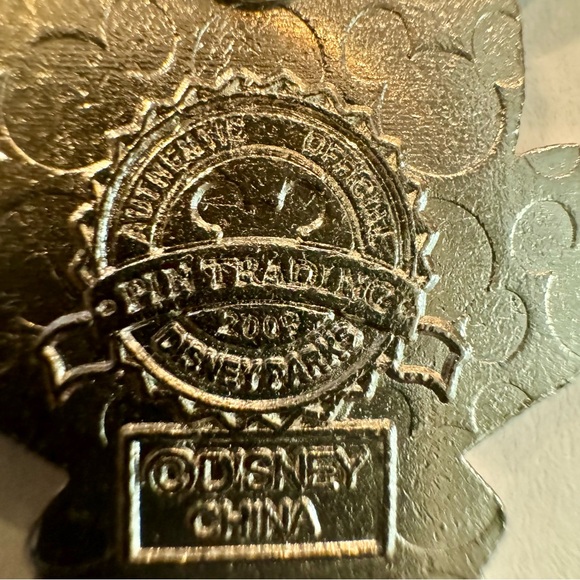 Disney Pin - 2009 Mickey Mouse Character Pop Art - Picture 8 of 8